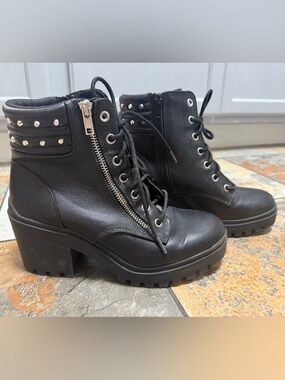 No Boundaries Women's Zip Accent Studded Hiker Boots, Wide Width Size 8